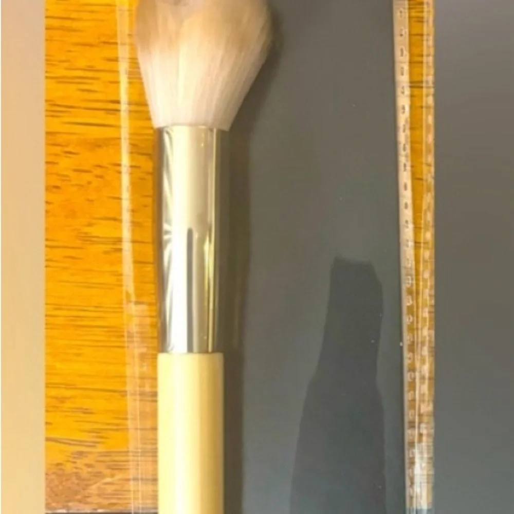 3 Bundled Brushes: Foundation, Blush, & Angled Concealer brushes.